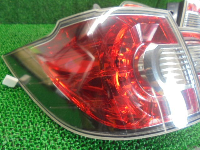 8EG5660BF4 ) マツダ MPV LY3P 後期型 純正テールライト左右＋