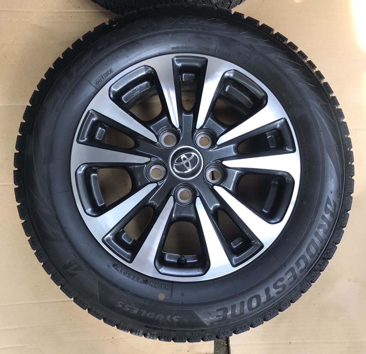 美品 トヨタ エスクァイア 純正 ホイール 195/65R15☆ブリヂストン 