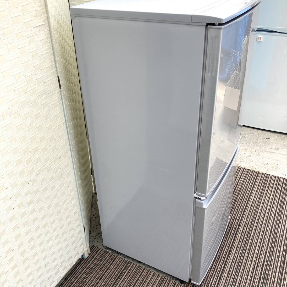 送料無料!!SHARP シャープ SJ-D14A-S 2ドア 冷凍冷蔵庫 動作品◇2015年製/081-042 シャープ 137L SHARP 美品 .: 冷蔵庫♢SJ-D14A-S