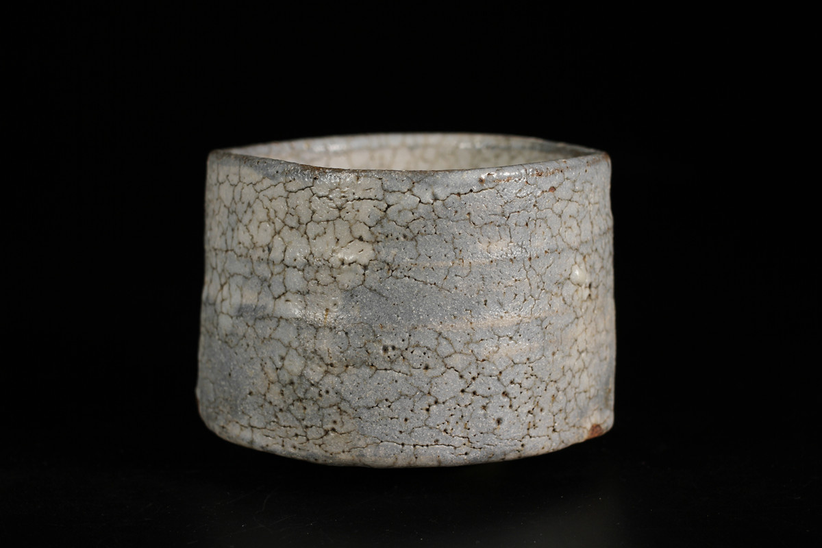 C8572 桃山時代 【鼠志野】 茶碗／箱付 美品g！h(志野)｜売買された