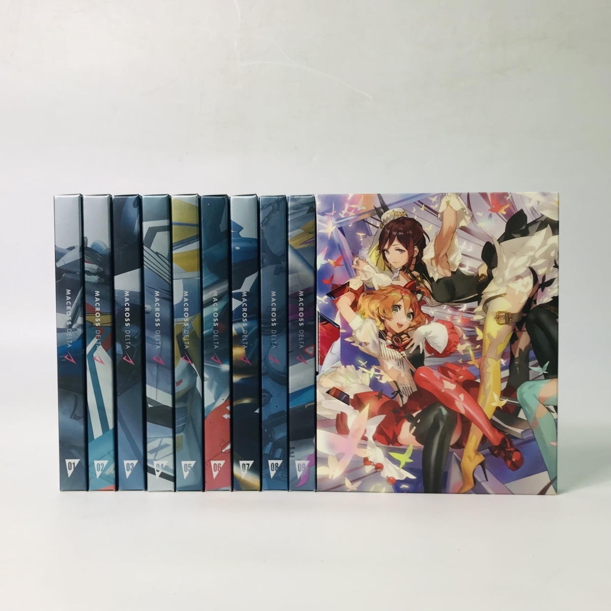 中古品 Blu-ray マクロスΔ 1～9巻セット BOX付き + 劇場版 マクロス