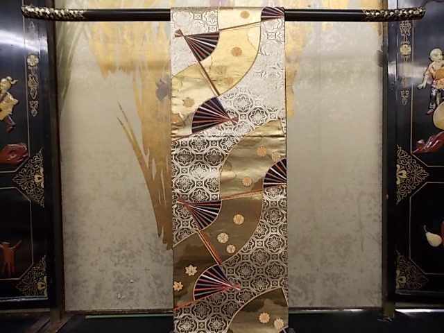 きもの今昔４１５８　西陣袋帯　本金箔全通　二重箔使用　輝きが違います　裏面には宝尽くしの模様