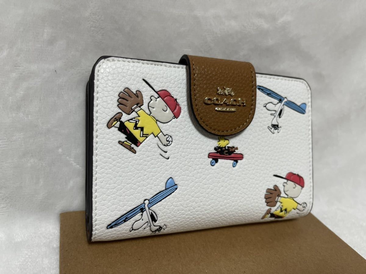 COACH 二つ折り 財布 ホワイト スヌーピー PEANUTS コラボ コンパクト