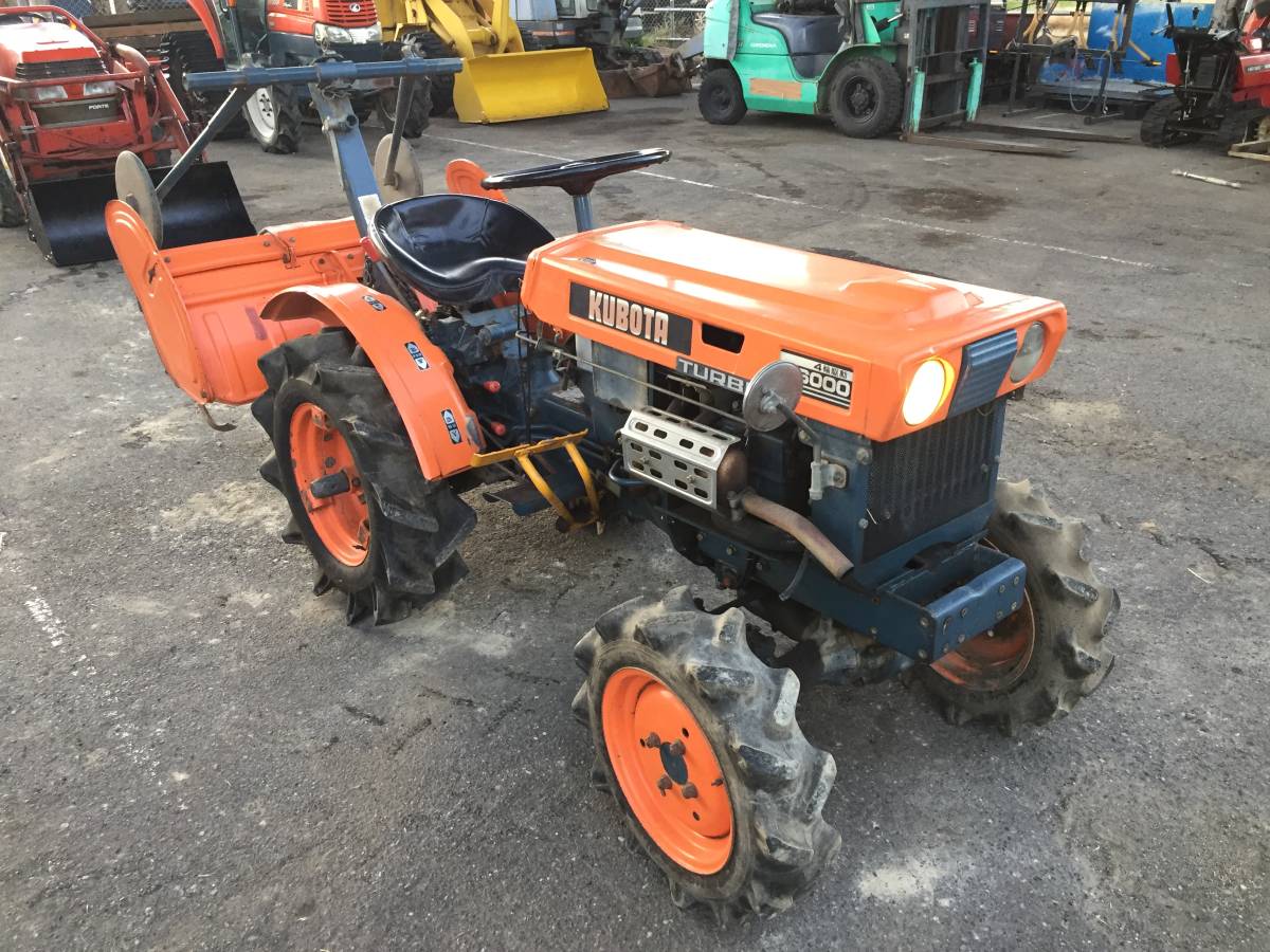 クボタ KUBOTA トラクター B6000 4WD ディーゼルエンジン 可動品 直接
