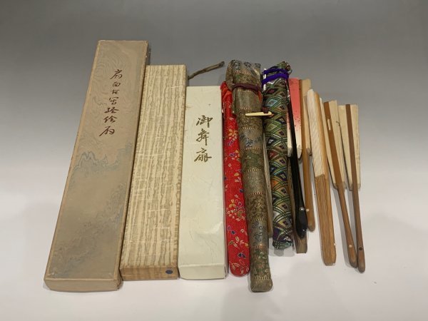 新作入荷，定番 民家整理品 舞扇15点 一部肉筆品 扇子 日本美術工芸品 千鳥 花丸文 富士 時代人物(扇子)｜売買されたオークション情報、yahooの商品情報をアーカイブ公開 - オークファン 扇子