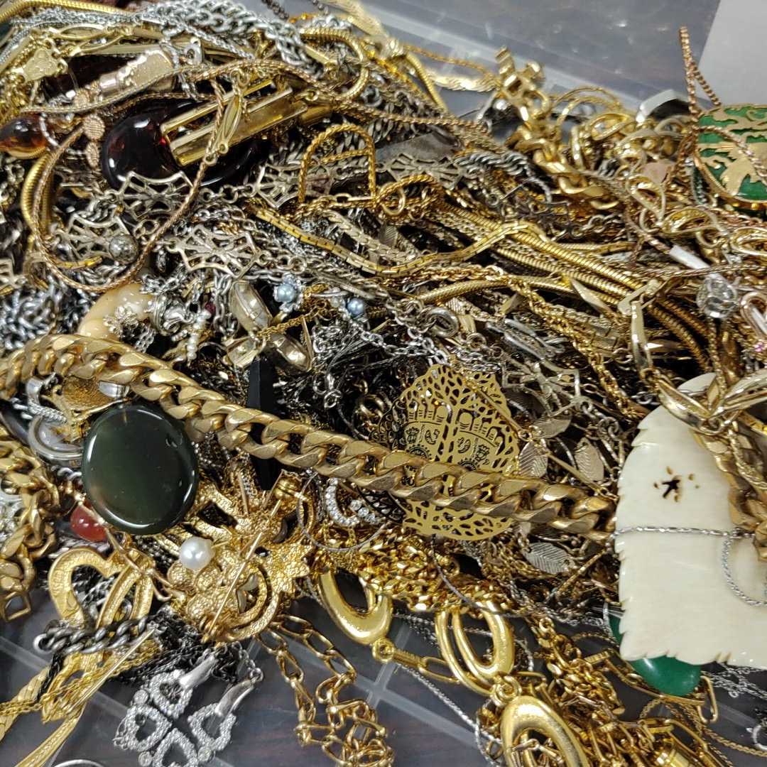 まとめて!大量!メッキアクセサリー アクセサリー まとめて 約1.8kg まとめて!大量!メッキアクセサリー アクセサリー まとめて 約1.8kg