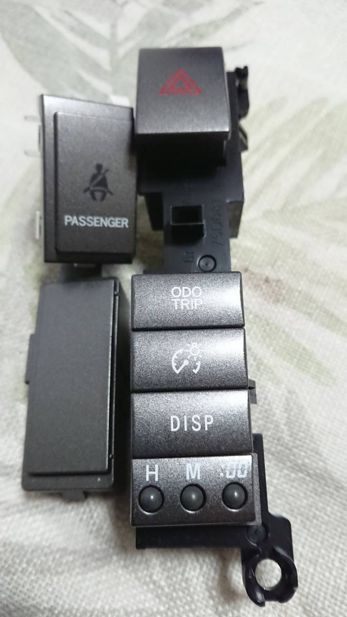 定番人気，人気SALE エスティマ 50系 恐らく2期目 ハザード／オドメーター／照度 スイッチ + カバー ソナー表示箇所 文字は光ります(トヨタ用)｜売買されたオークション情報、yahooの商品情報をアーカイブ公開 - トヨタ用