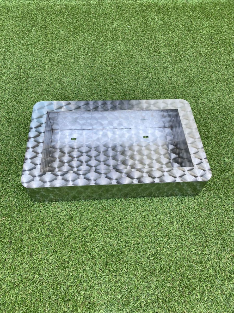 ナンバー枠R型ステンレス304ウロコ 大型用 厚み1.5ミリ 長さ560 幅340  