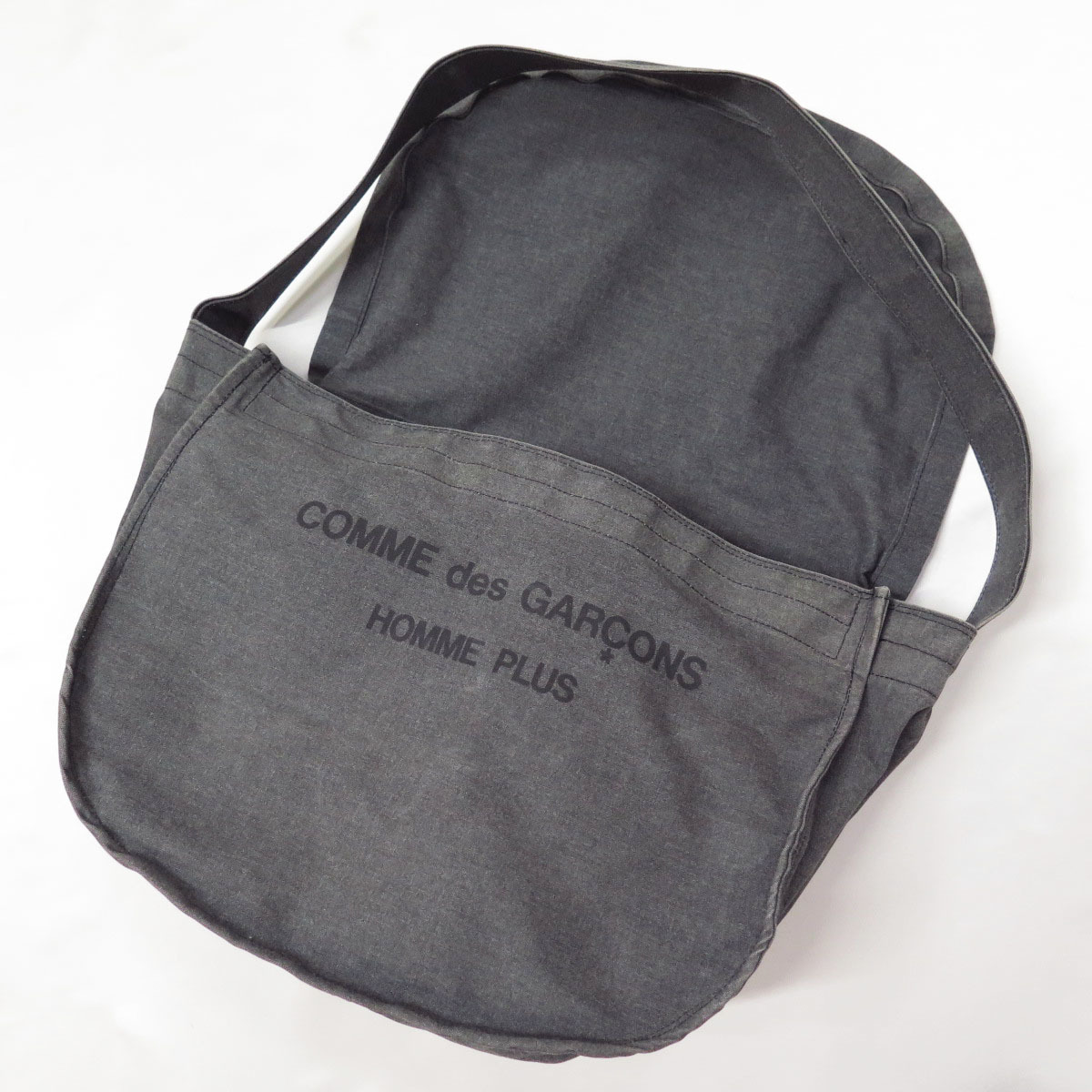 COMME des GARCONS HOMME PLUS LOGO MESSENGER SHOULDER BAG