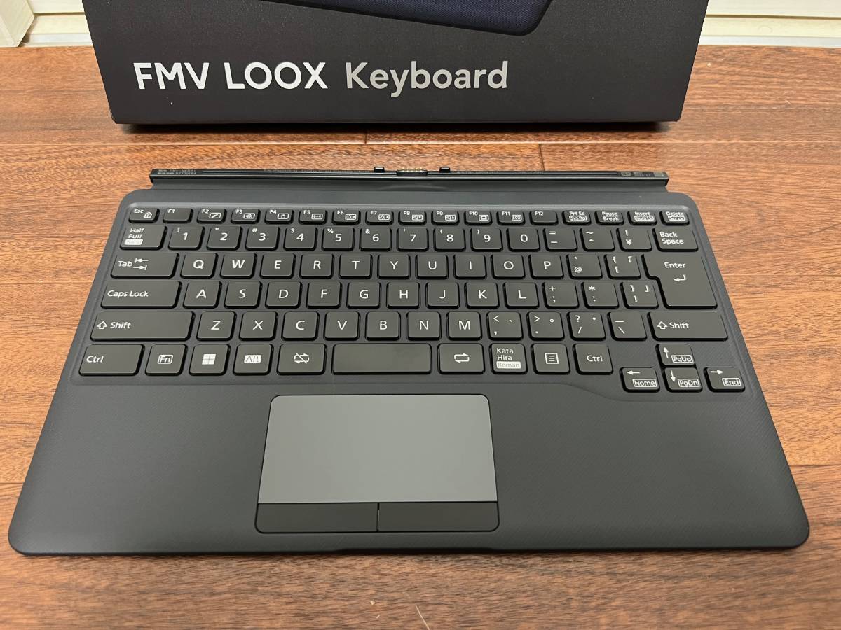 Fujitsu FMV LOOX 本体とキーボード Fujitsu FMV LOOX 本体と