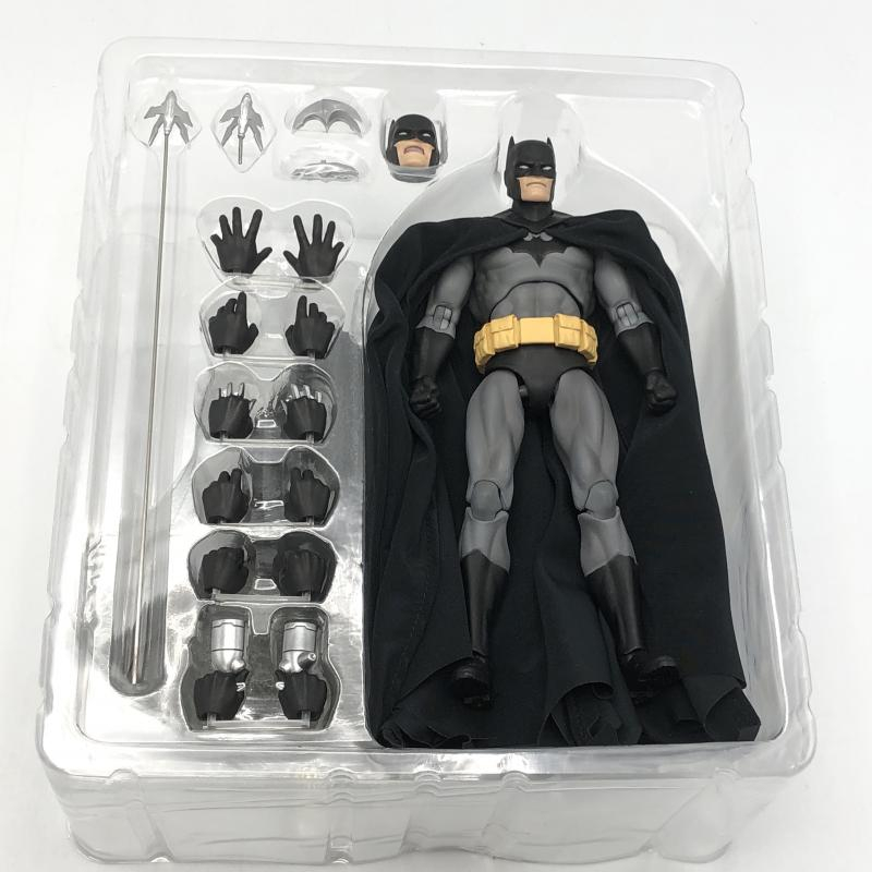 中古】メディコム・トイ MAFEX No.126 BATMAN HUSH BLACK Ver