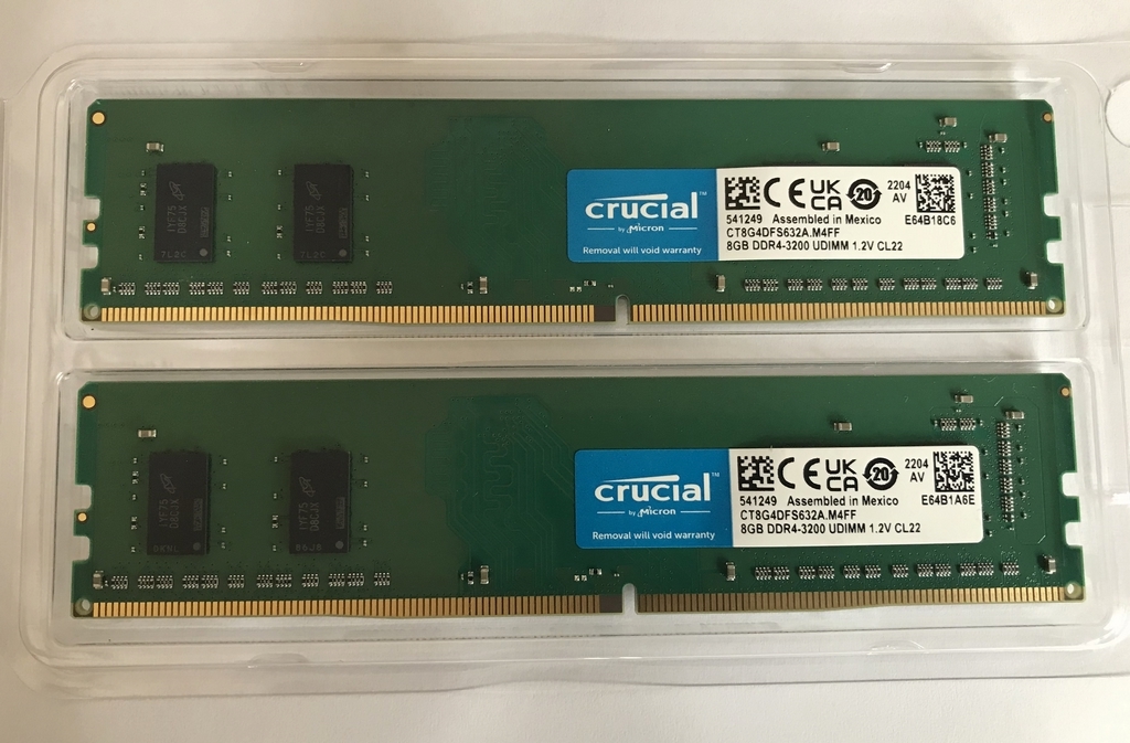 Crucial製の8GB DDR4-3200 UDIMM 1.2V CL22 2枚セット合計16GB 中古
