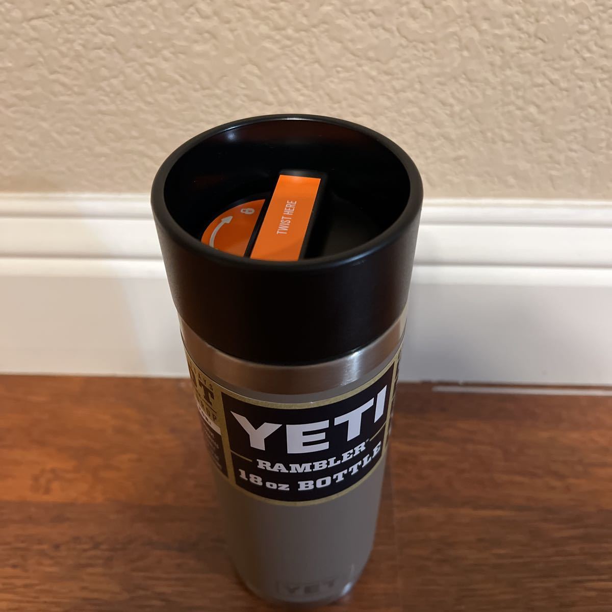 YETI イエティ ランブラー 18オンス ホットショット 水筒タンブラー 