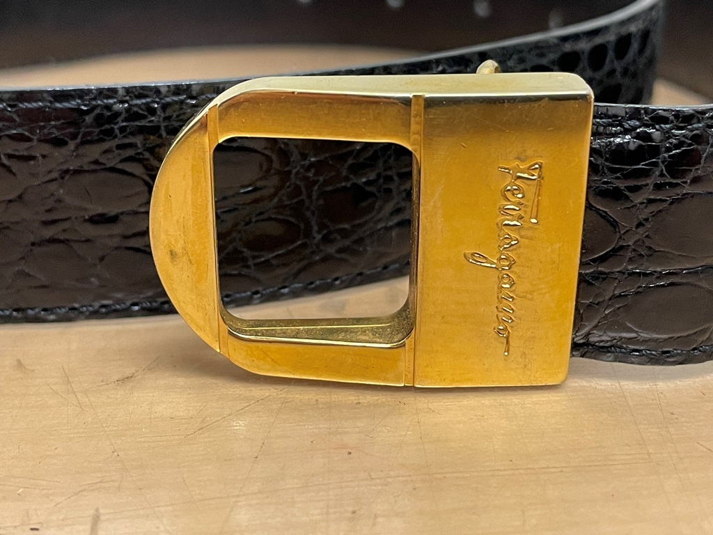 金色の木の葉のレザーベルト