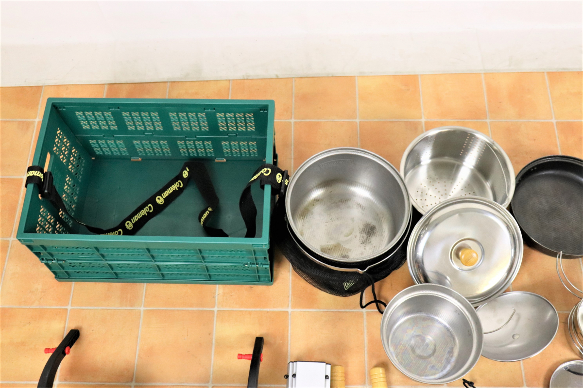 Coleman コールマン アウトドアセット キャンプ用品まとめ カトラリー プレート 鍋 スプーン フォーク ナイフ 折り畳みカゴ 005JNBH93