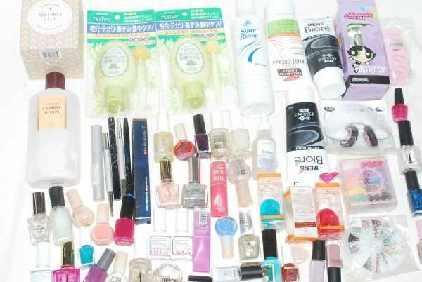 コスメその他まとめて400点以上未使用未開封品もあり コスメその他まとめて400点以上未使用未開封品もあり