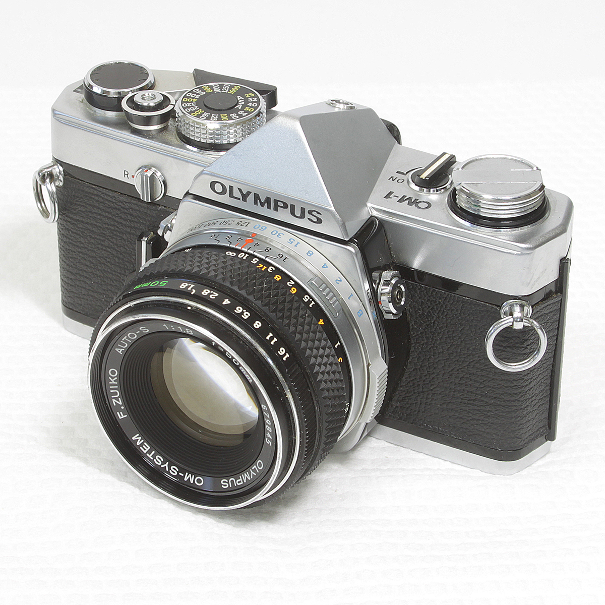 OLYMPUS OM-1 50mm F1.8 105 ☆プリズム腐食なし・露出計稼働☆ 【公式