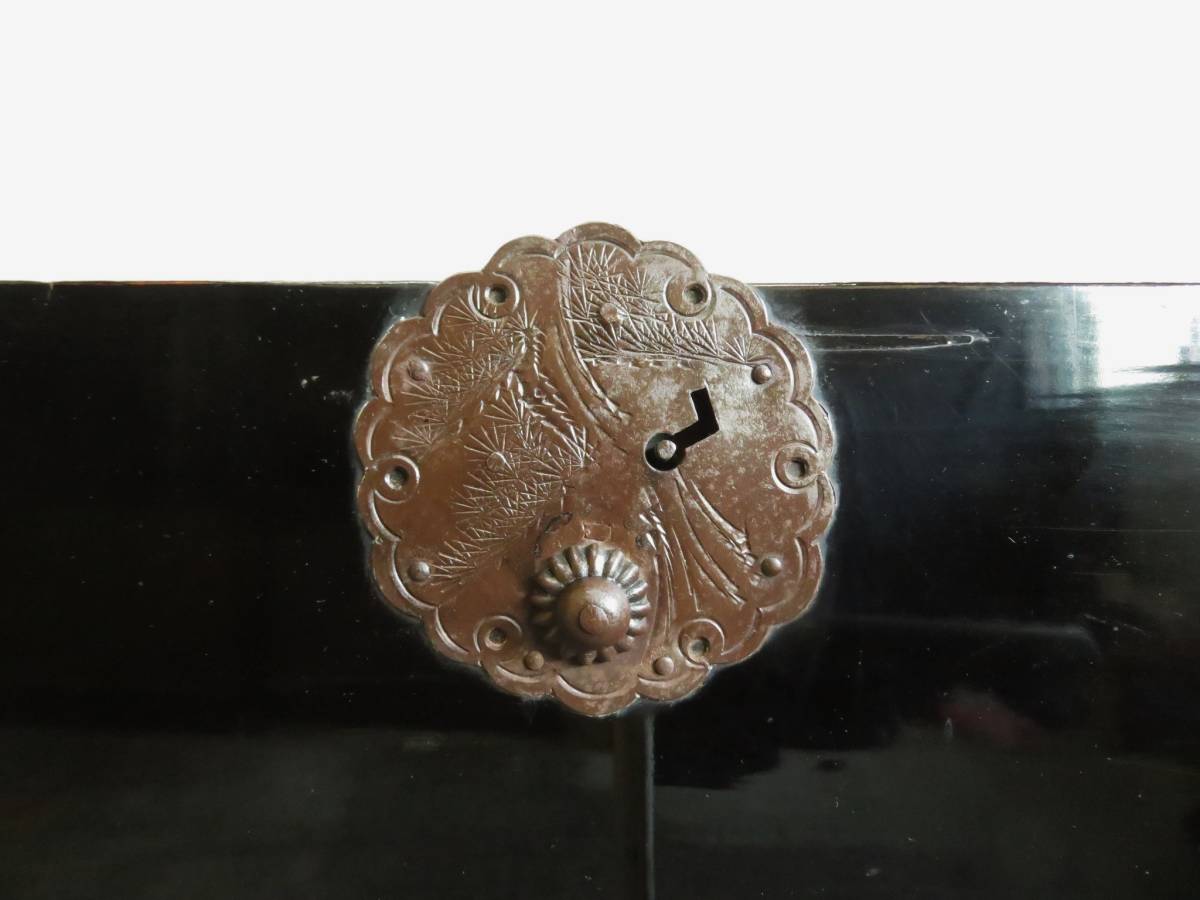時代箪笥 庄内箪笥 松竹梅 雪輪金具 黒漆 艶あり 鉄脚 ローボード