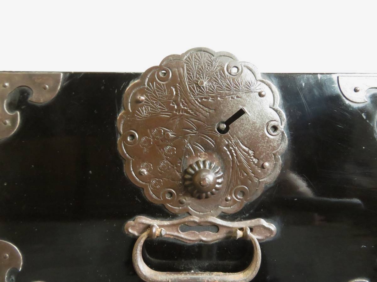 時代箪笥 庄内箪笥 松竹梅 雪輪金具 黒漆 艶あり 鉄脚 ローボード