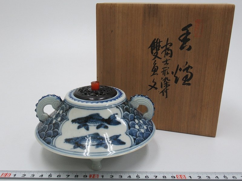 D1695 河村蜻山 富士形 染付 雙魚文 香炉 瑪瑙紐唐木蓋 耳付三足香炉