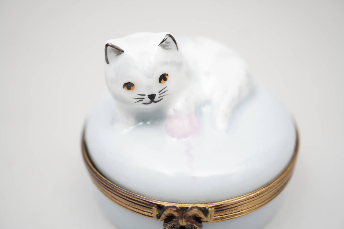 リモージュボックス　ネコちゃんの小物入れ ⑩リモージュボックス 猫と毛糸玉 Peint main 小物入れ LIMOGES