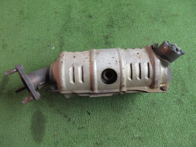 ホンダ フィット GD1 触媒 センサー 中央1個 L13A キャタライザー
