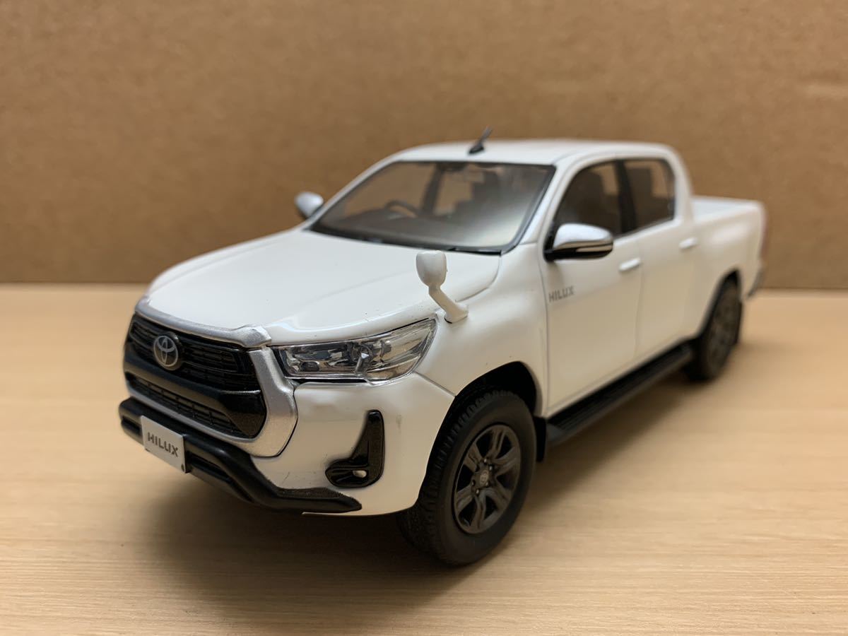 TOYOTA⁄トヨタ HILUX ハイラックス 1⁄30 色見本ミニカー