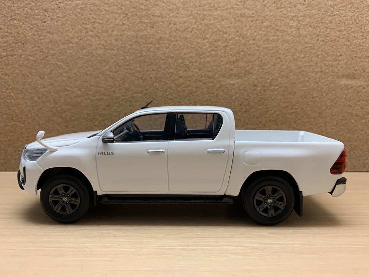 トヨタ 1⁄30 ハイラックス ミニカー HILUX カラーサンプル 非売品
