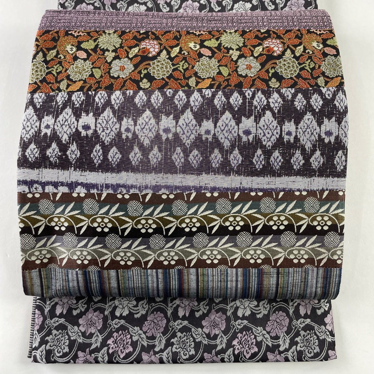 人気セール，新作 競ナビ 袋帯 名品 花唐草 段縞 金糸 きりばめ 灰紫 六通 正絹(仕立て上がり)｜売買されたオークション情報、yahooの商品情報をアーカイブ公開 - オークファン 仕立て上がり