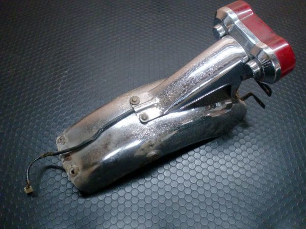 スズキ純正 GT380 リアフェンダー 程度中 GT550 サンパチ テール スズキ純正 GT380 リアフェンダー 程度中 GT550 サンパチ テール