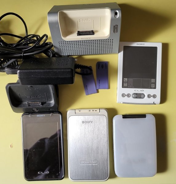 [CLIE出品第６弾] SONY CLIE 稼働確認済み 本体 ＋ α CSK-003、PCG-SJ33、PCG-TG50、PCG-TJ25