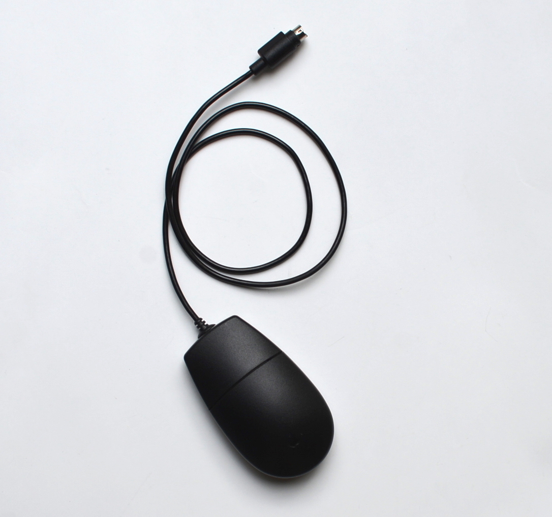 希少 Apple Desktop Bus Mouse II 本体 ブラック Apple 純正 ADB マウス Desktop Bus Mouse 2 M2706 ブラック リメイク