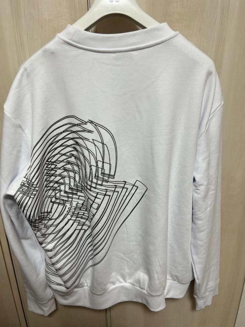 定価8万円☆新品未使用タグ付き☆本物保証！ MONCLER グラフィックロゴバックプリント スウェット XLサイズ　ホワイト　完売品　トレーナー MONCLER -最高級 2026年最新Yahoo!オークション Cropped sweatshirt MONCLERのフリマアイテム一覧