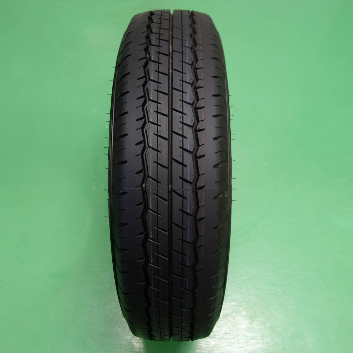  新車外し ダンロップ SP175N 195/80R15 107/105N LT 200系 ハイエース 純正タイヤ 1本 送料安い 2021年51週製造 NV350 キャラバン ②(中古品)｜売買されたオークション情報、yahooの商品情報をアーカイブ公 15インチ