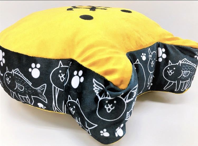 ☆送料無料☆ にゃんこ大戦争 ダイカットリバーシブルクッション 金
