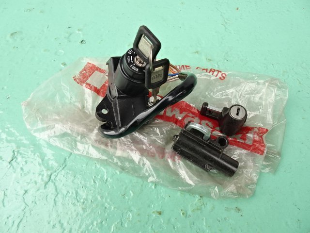 GPZ400F GPZ550F カワサキ純正 キー ボックス ASSY メインキー タンク