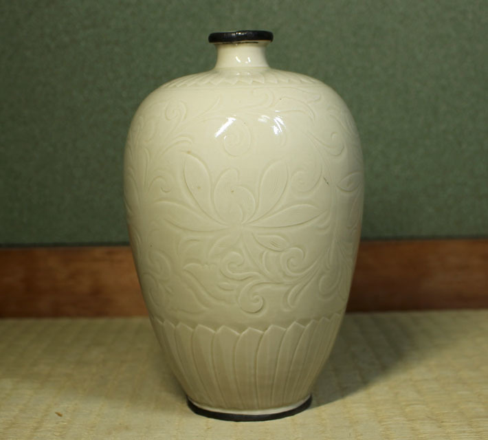 五】高麗青磁鉄絵唐草文瓶 12世紀 箱付 青磁鉄絵草花