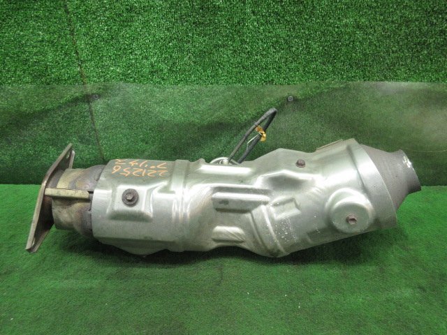 ☆プリウス ZVW30 触媒 2ZR-FXE GP2 TB2 素材用☆ プリウス 触媒 2ZR