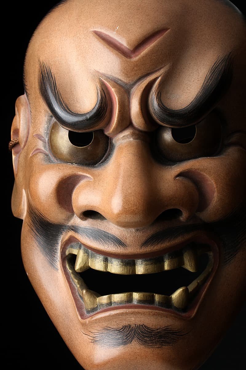 EG043 【能面師 後藤祐自 作】木彫彩色能面「頻卑」縦22cm 重240g 共箱 