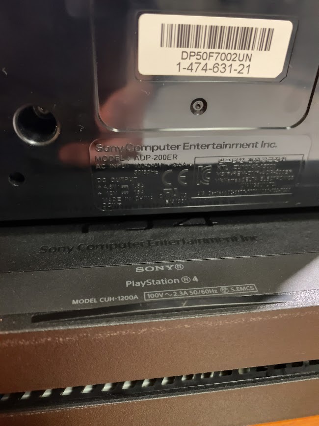 【ジャンク品】PS4２台(CUH-1000A ・CUH-1200A)　ケーブル・電源ユニット・USBSATAケース・ソフト２本付_4