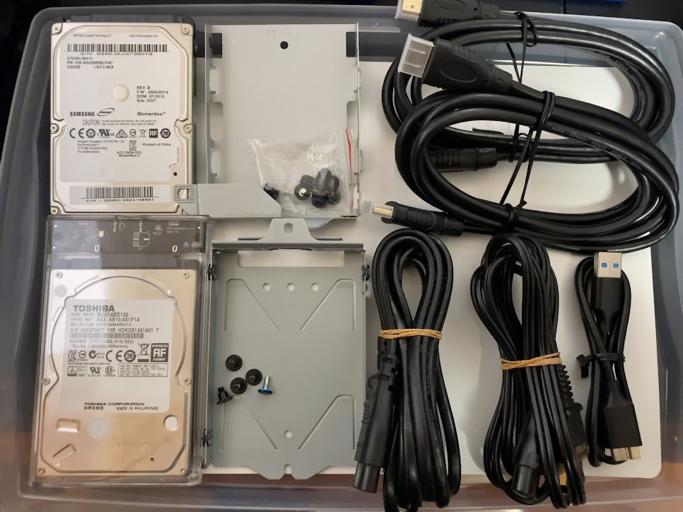 【ジャンク品】PS4２台(CUH-1000A ・CUH-1200A)　ケーブル・電源ユニット・USBSATAケース・ソフト２本付_5