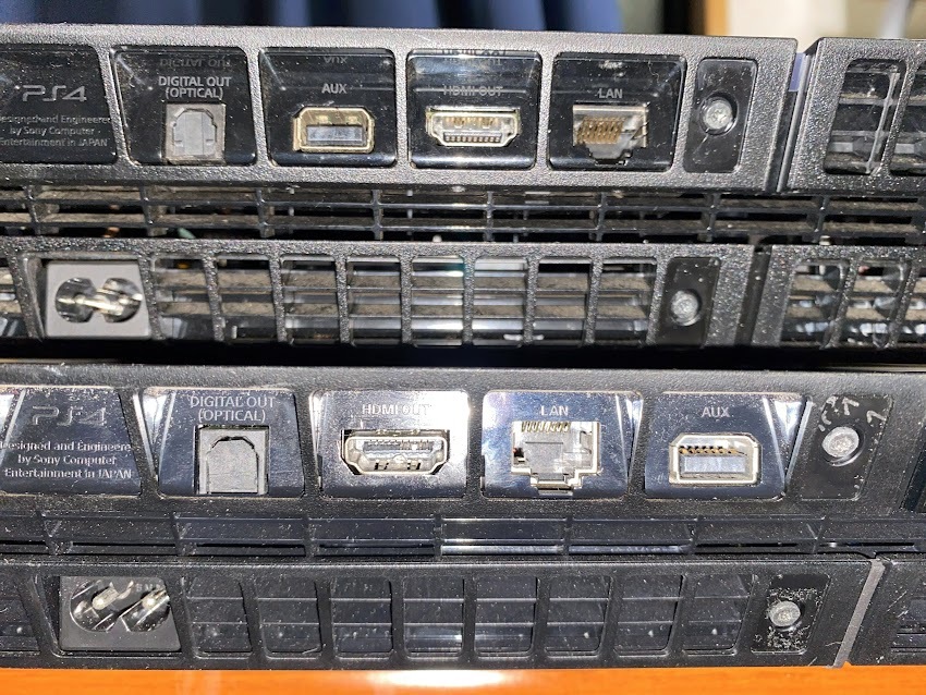 【ジャンク品】PS4２台(CUH-1000A ・CUH-1200A)　ケーブル・電源ユニット・USBSATAケース・ソフト２本付_8