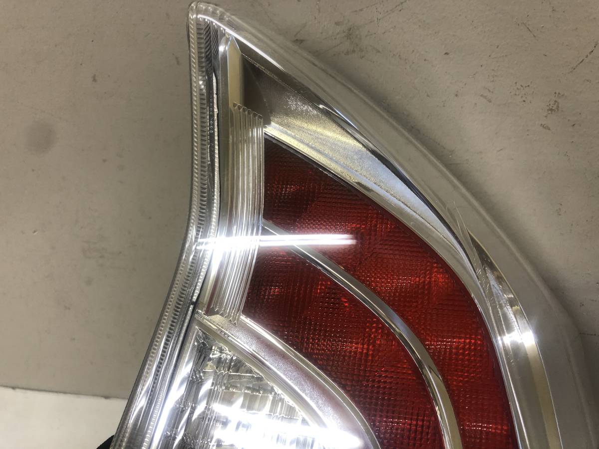 管B143　DAA-ZVW30　プリウス　H25年　後期　テールライト　テールランプ　右　LED　点灯OK　47-55 管B143 DAA-ZVW30 プリウス 9.0 人気定番，新品 テールライト