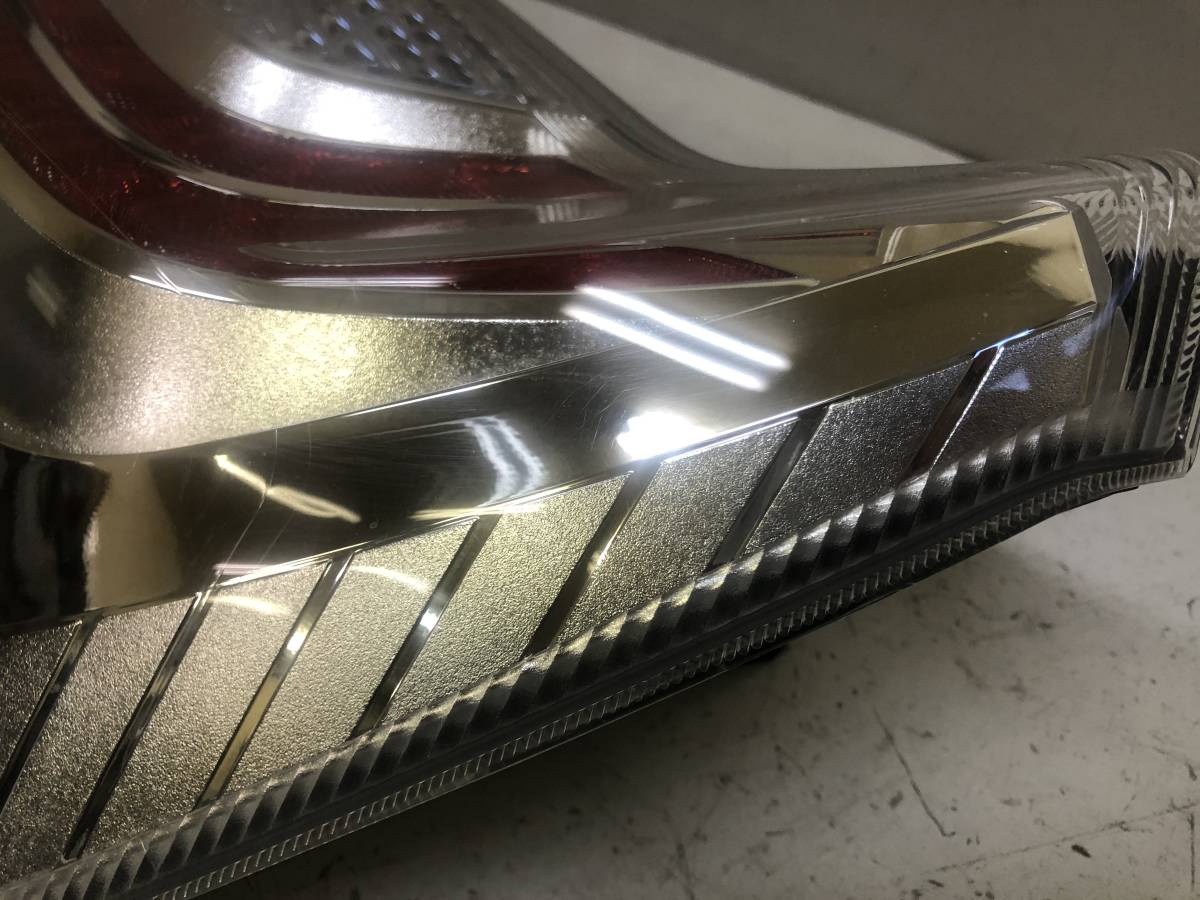 管B143　DAA-ZVW30　プリウス　H25年　後期　テールライト　テールランプ　右　LED　点灯OK　47-55 管B143 DAA-ZVW30 プリウス 9.0 人気定番，新品 テールライト