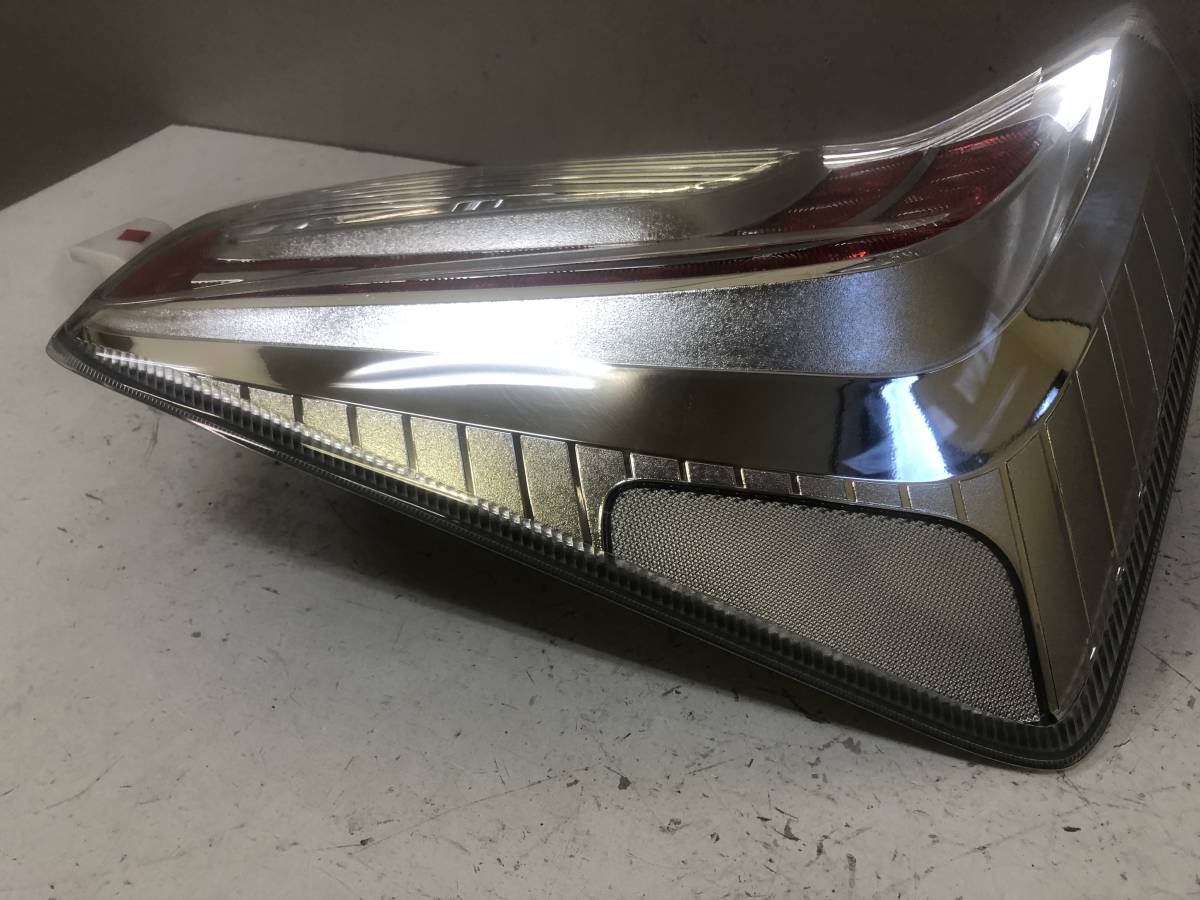 管B143　DAA-ZVW30　プリウス　H25年　後期　テールライト　テールランプ　右　LED　点灯OK　47-55 管B143 DAA-ZVW30 プリウス 9.0 人気定番，新品 テールライト