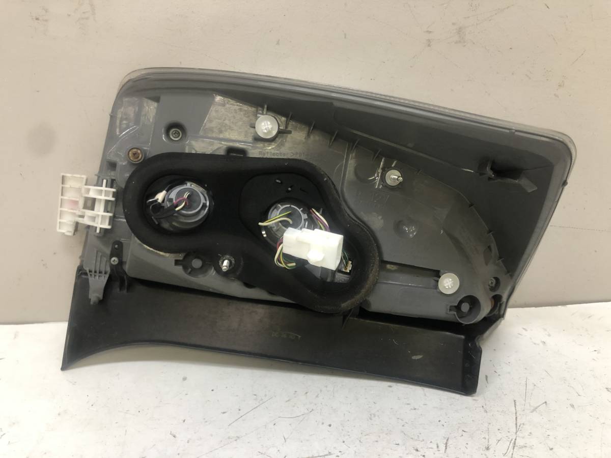 管B143　DAA-ZVW30　プリウス　H25年　後期　テールライト　テールランプ　右　LED　点灯OK　47-55 管B143 DAA-ZVW30 プリウス 9.0 人気定番，新品 テールライト