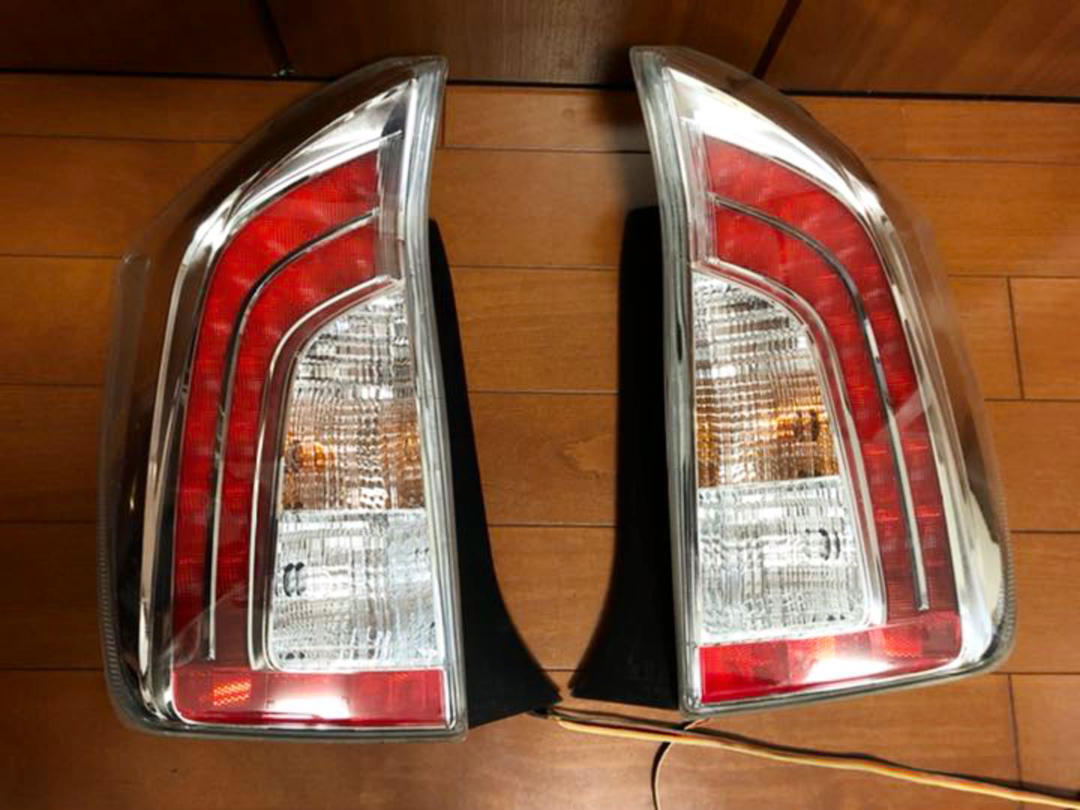 プリウス 後期 テールランプ 純正 ZVW30 トヨタ 左右セット STANLEY 0