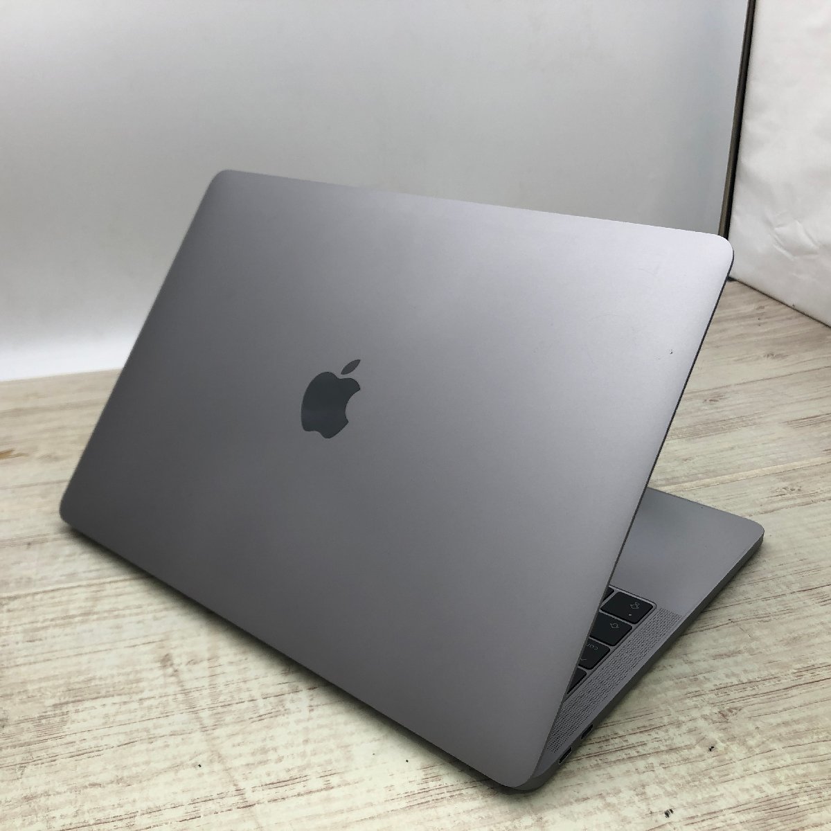 Apple MacBook Pro 13inch 2017 Two Thunderbolt 3 Ports Core i7 2.50 