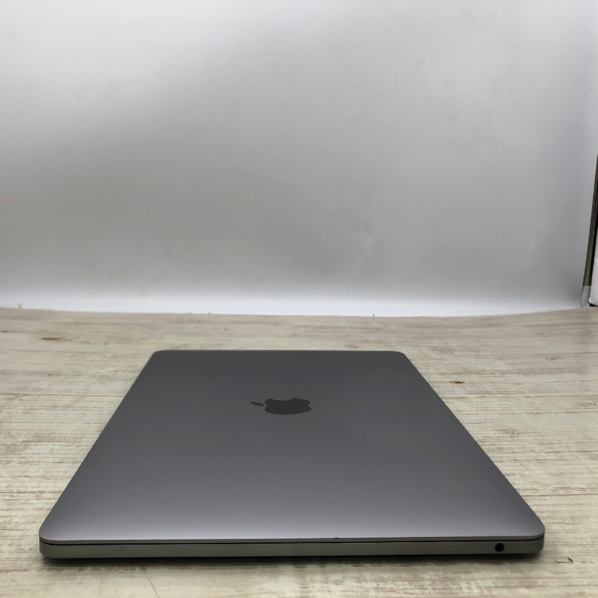 Apple MacBook Pro 13inch 2017 Two Thunderbolt 3 Ports Core i7 2.50