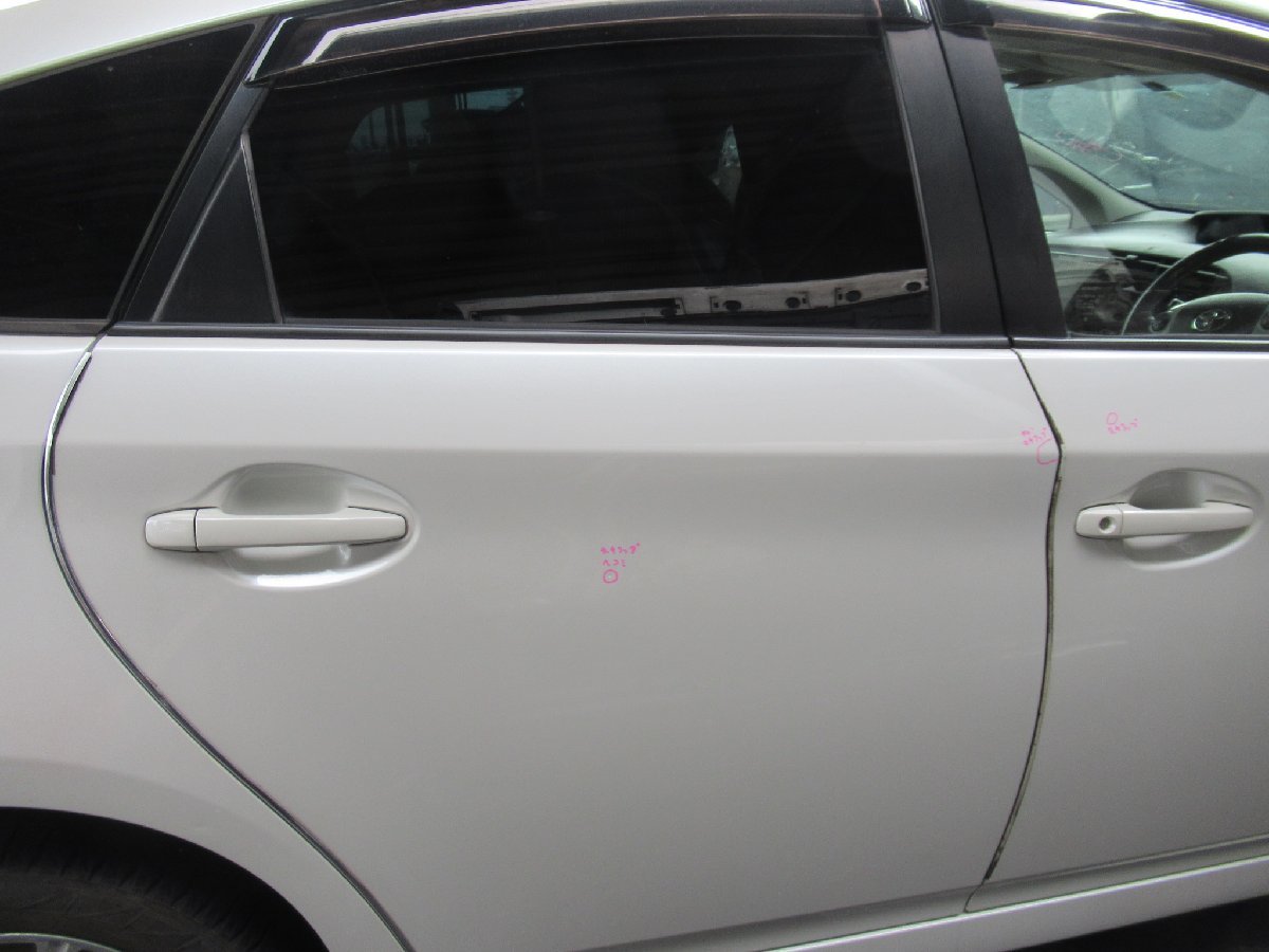 (B02502-D) プリウス (ZVW30) 右リアドア 右後ろドア 右R 運転席側 070 ホワイトパールクリスタルシャイン H25年 2013年 DAA-NHP10 10